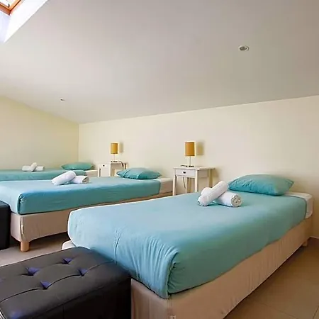 Peniche Surfcamp Hotel *